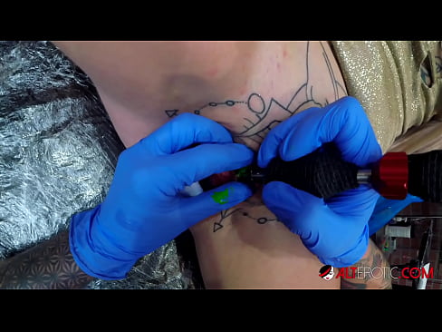 ❤️ Fìor tattooed hottie Sully Savage fhuair tattoo air a clitoris ☑  Bhidio gnè  aig gd.kenhdammy.top ❌